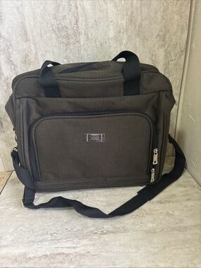 Image Traveler Vintage/ Overnight Carry On Bag/ 15 X 13x 6” Roller Bag- Slot EUC